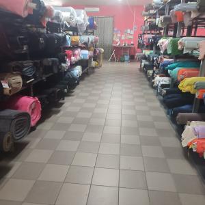 tkaniny i dzianiny odzieżowe w outlecie tkanin